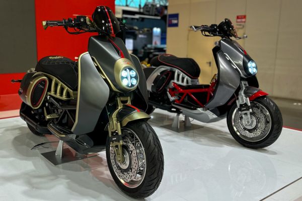 italjet-roadster-eicma-06FC84AC68-7A1A-E1E5-40F6-5DF218B7B82F.jpg