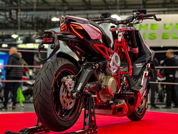 eicma2023-0036518CE52-E4B1-A370-7891-616D1044749F.jpg