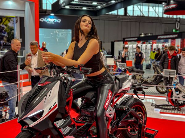 eicma2023-004D72E8CD2-5BED-1359-2E42-EF0A2AF60FEA.jpg