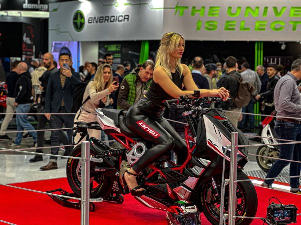 eicma2023-0076E442032-3C19-0641-B8F9-8F534A2738C0.jpg