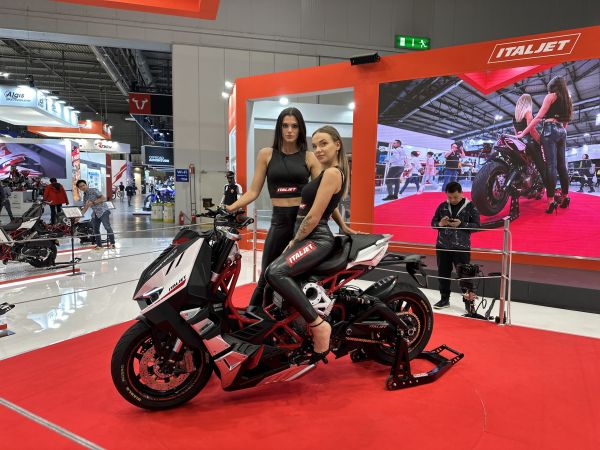 eicma2023-01559F626AA-567B-41D4-A08B-9C20EEBF8B44.jpg
